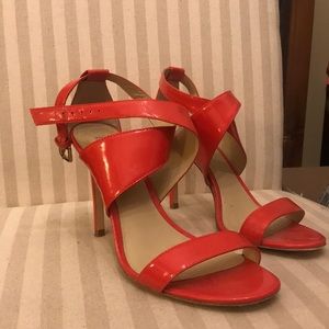 Gorgeous Charles David red heels ❤️